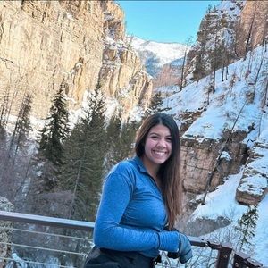 Meet your Posher, Alejandra